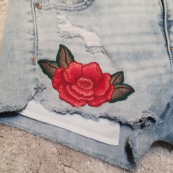 American Eagle rose jean shorts - Picture 4 of 7